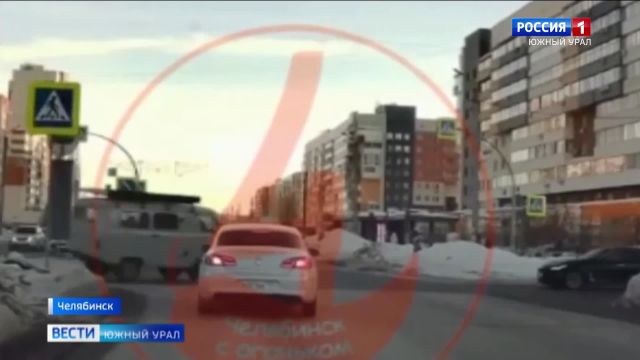 Пассажир выпал из микроавтобуса УАЗ после аварии в Челябинске