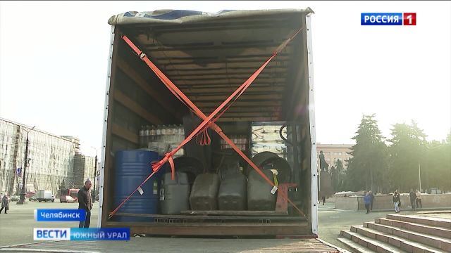 Две фуры гуманитарного груза отправили в зону СВО из Челябинска