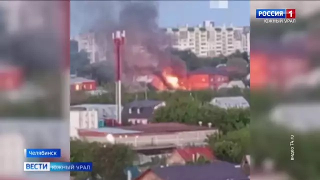 Заметили поздно: частный дом почти полностью сгорел в Челябинске
