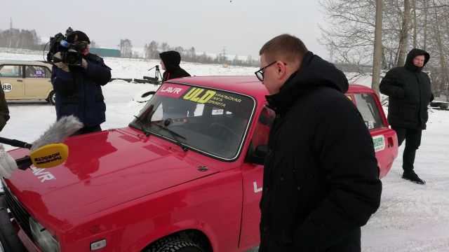 Губернатор Алексей Текслер сел за руль и устроил дрифт