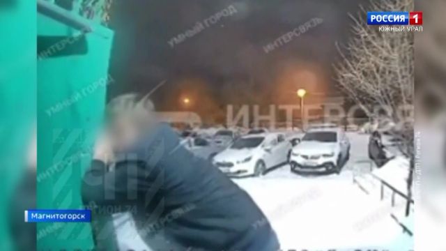 Житель Челябинской области устроил бой с дверью