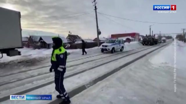 Челябинской области полицейские помогли водителю фуры, застрявшему на трассе