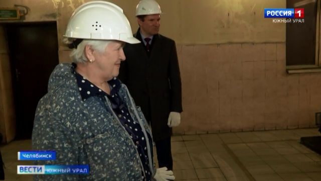 На заводе в Челябинске провели  экскурсию для пенсионерки
