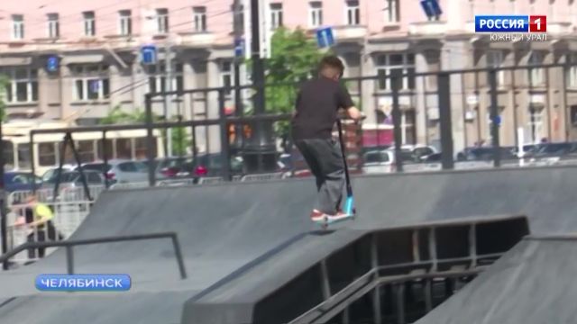 Скейт-парк начали монтировать на площади Революции в Челябинске