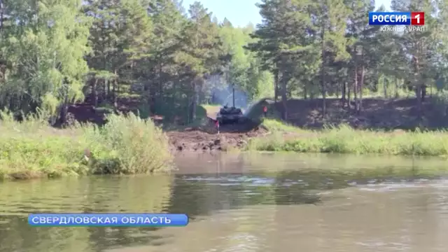 Подводное вождение танков отработали курсанты учебного центра ЦВО