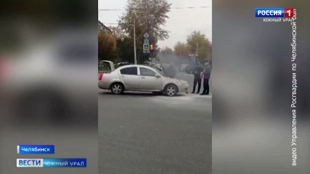 Сотрудник Росгвардии в Челябинске потушил загоревшийся автомобиль