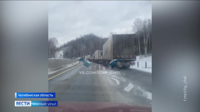 Трассу М-5 в Челябинской области заметает снегом: водители большегрузов встали в пробке