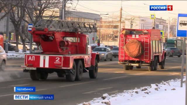 Крупный пожар произошел в промзоне Челябинска